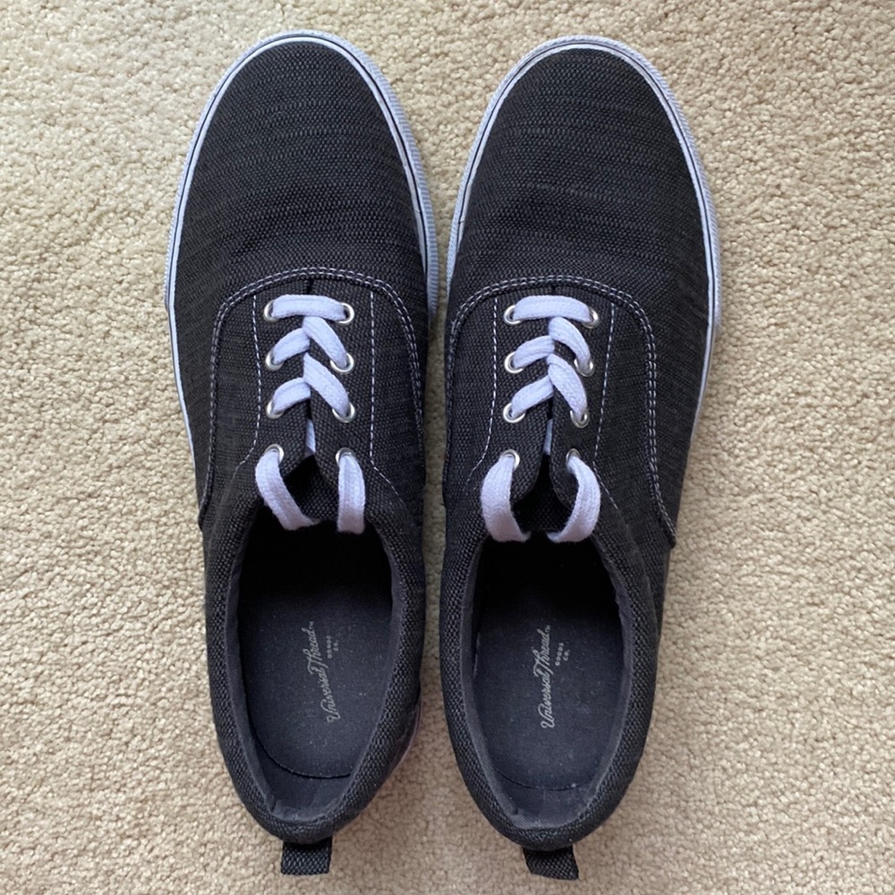 Like New! Universal Thread Sneakers